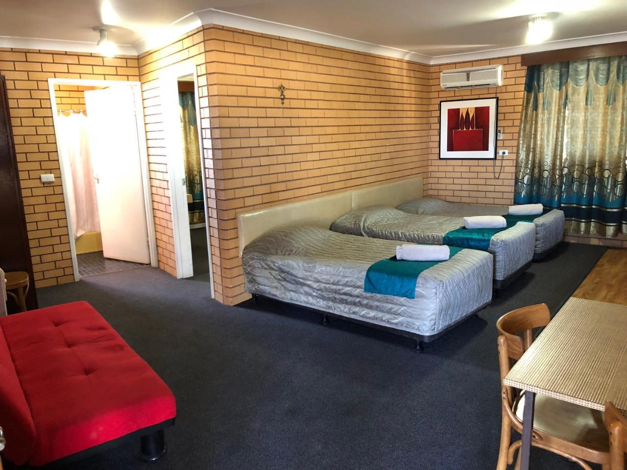 Stockman Motor Inn 3*